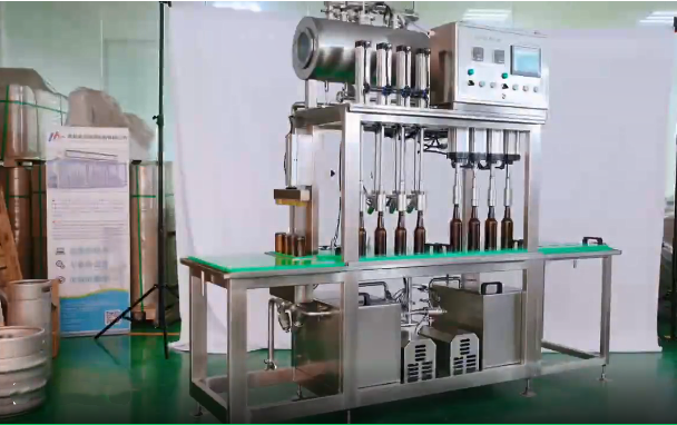 全自動(dòng)啤酒灌裝機(jī)-產(chǎn)量高-選擇海志啤酒設(shè)備-支持定制！