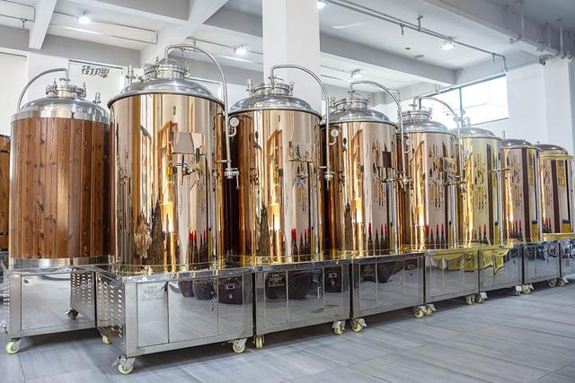 什么才是優(yōu)質(zhì)精釀啤酒設(shè)備
